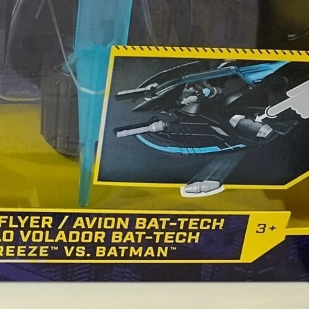DC Batman Bat-Tech Flyer with 4